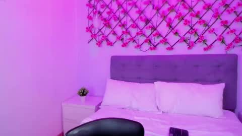 Snapshot of oriana_guzman chatting on 03-05-25, 03:40 Miss Guzman online show from 03-05-25, 03:40