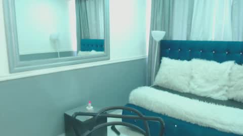 Snapshot of oriana_jhonson chatting on 09-14-25, 01:43 Oriana online show from 09-14-25, 01:43