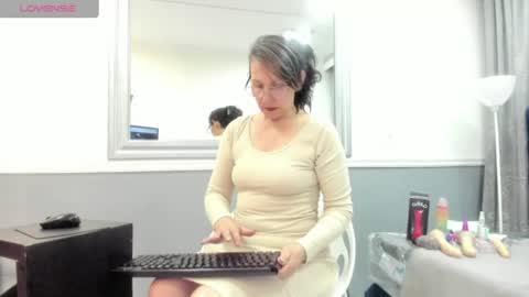 Snapshot of oriana_jhonson chatting on 06-12-26, 12:42 Oriana online show from 06-12-26, 12:42