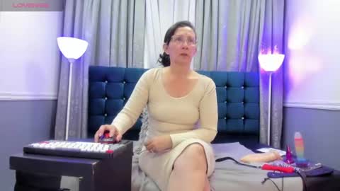 Snapshot of oriana_jhonson chatting on 06-26-26, 12:37 Oriana online show from 06-26-26, 12:37