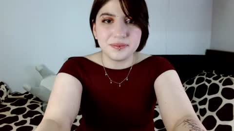 Snapshot of oriana_secret chatting on 06-15-26, 04:15 Oriana online show from 06-15-26, 04:15