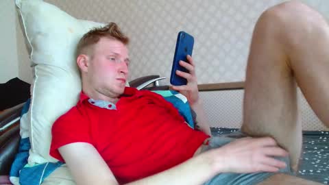 Snapshot of oscar_wildy chatting on 10-10-25, 09:30 Oscar online show from 10-10-25, 09:30