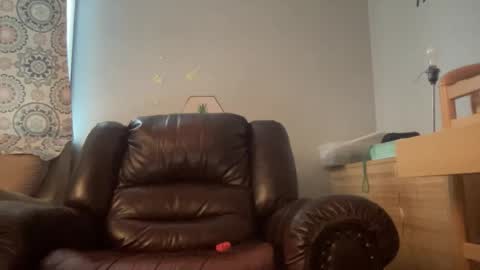 Snapshot of oscarcrouch17 chatting on 12-02-25, 06:03 Oscarbrittany online show from 12-02-25, 06:03