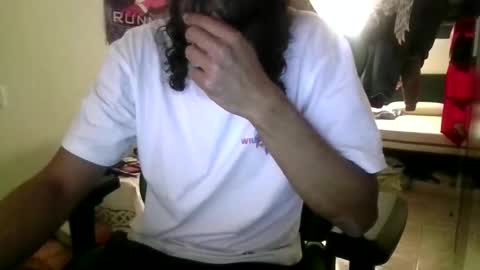 Snapshot of oshaka chatting on 05-31-26, 12:01 HappyGrower online show from 05-31-26, 12:01