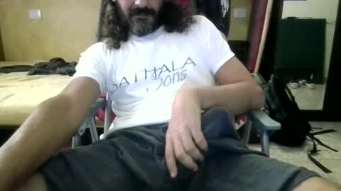 Snapshot of oshaka chatting on 06-18-26, 04:11 HappyGrower online show from 06-18-26, 04:11