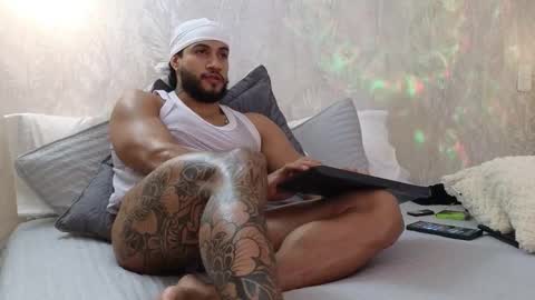 Snapshot of osher_cox chatting on 11-16-25, 04:07 osher_cox online show from 11-16-25, 04:07