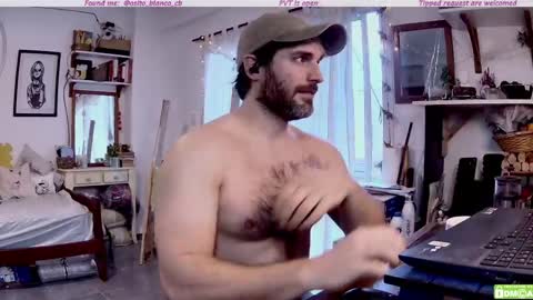 Snapshot of osito_blanco chatting on 06-08-26, 08:20 Osito Blanco online show from 06-08-26, 08:20