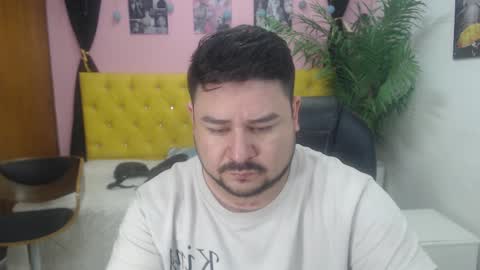 Snapshot of oso_gael chatting on 03-02-25, 05:25 Bear Gael online show from 03-02-25, 05:25