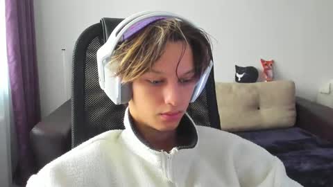 Ostin online show from 10-06-25, 03:26