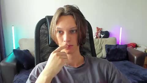Snapshot of ostin_meoww chatting on 06-18-26, 07:19 Ostin online show from 06-18-26, 07:19