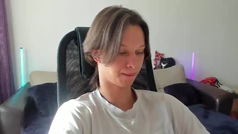 Snapshot of ostin_meoww chatting on 06-27-26, 11:15 Ostin online show from 06-27-26, 11:15