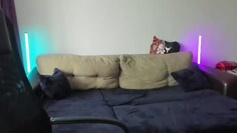 Snapshot of ostin_meoww chatting on 07-17-26, 10:11 Ostin online show from 07-17-26, 10:11