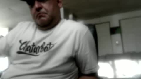 Snapshot of ouiostie chatting on 12-04-25, 05:32 Vraiment la online show from 12-04-25, 05:32