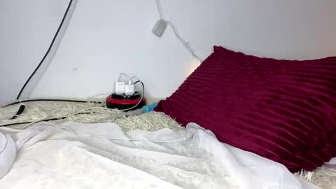 oumaimasoufaine66 online show from 11-17-25, 11:10