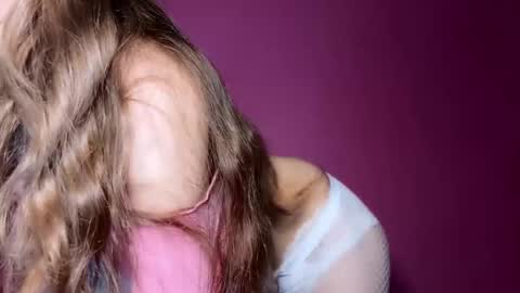 Snapshot of outerspace2000 chatting on 09-25-25, 06:22 outerspace2000 online show from 09-25-25, 06:22