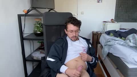 Snapshot of ovidius96 chatting on 12-04-25, 10:35 ovidius96 online show from 12-04-25, 10:35