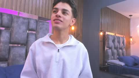 Snapshot of owen__johnson chatting on 06-18-26, 11:47 Owen Johnson online show from 06-18-26, 11:47