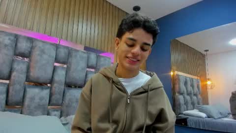 Snapshot of owen__johnson chatting on 07-18-26, 11:36 Owen Johnson online show from 07-18-26, 11:36