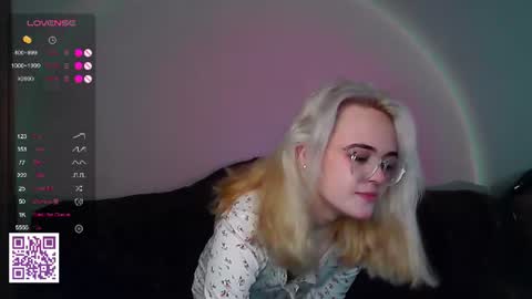 Snapshot of oxcysecret chatting on 06-18-26, 06:13 Oxcy online show from 06-18-26, 06:13