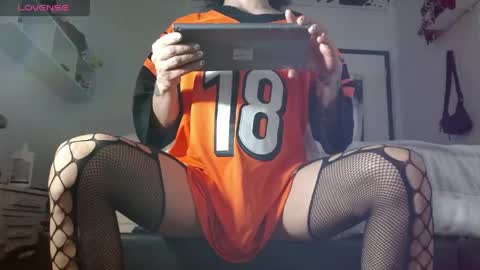 Snapshot of oxxy_jean chatting on 05-24-26, 12:04 Jeannifer online show from 05-24-26, 12:04