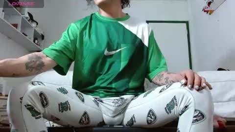 Snapshot of oxxy_jean chatting on 07-12-26, 12:56 Jeannifer online show from 07-12-26, 12:56