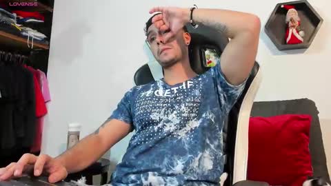 Snapshot of p_jhon chatting on 12-10-24, 10:26 P online show from 12-10-24, 10:26