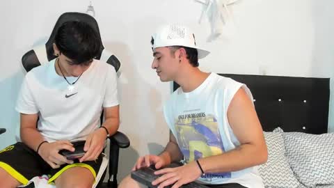 Snapshot of p_jhon chatting on 01-05-25, 04:16 P online show from 01-05-25, 04:16