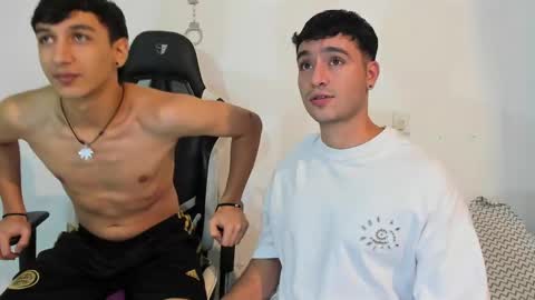 Snapshot of p_jhon chatting on 02-12-25, 03:05 P online show from 02-12-25, 03:05