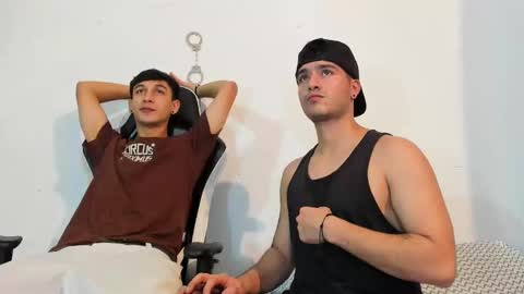 Snapshot of p_jhon chatting on 02-14-25, 02:07 P online show from 02-14-25, 02:07