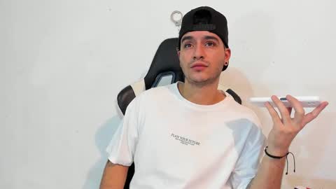 Snapshot of p_jhon chatting on 02-14-25, 03:05 P online show from 02-14-25, 03:05