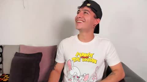 Snapshot of p_jhon chatting on 11-27-25, 02:57 P online show from 11-27-25, 02:57