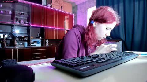 Ella online show from 02-14-25, 01:18