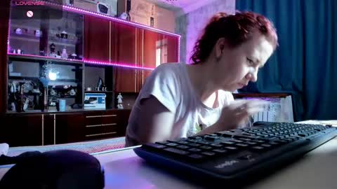 Ella online show from 03-10-25, 07:53