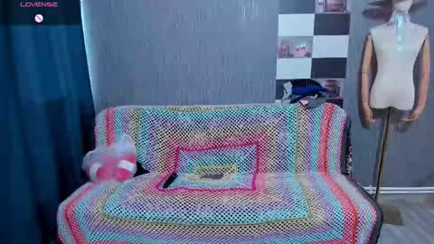 Ella online show from 11-03-25, 07:42