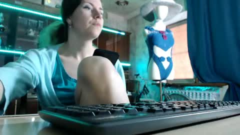 Ella online show from 05-13-26, 06:22