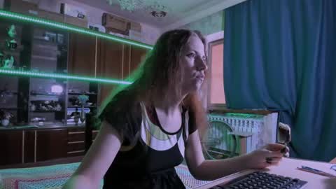 Snapshot of pa1e_pr1ncess chatting on 06-24-26, 06:23 Ella online show from 06-24-26, 06:23