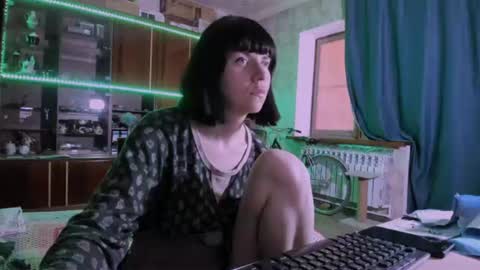 Snapshot of pa1e_pr1ncess chatting on 06-28-26, 07:25 Ella online show from 06-28-26, 07:25