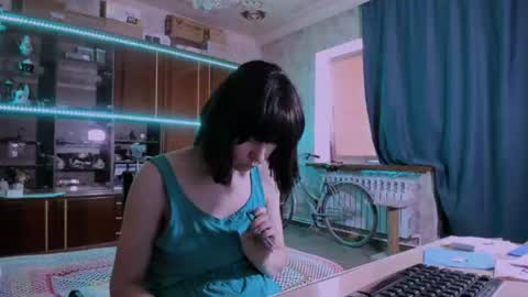 Snapshot of pa1e_pr1ncess chatting on 07-17-26, 09:05 Ella online show from 07-17-26, 09:05