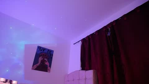 Snapshot of paariss_ chatting on 06-12-26, 12:20 Paris online show from 06-12-26, 12:20