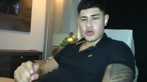 Snapshot of pablo_boston chatting on 12-04-24, 04:43 Javi online show from 12-04-24, 04:43