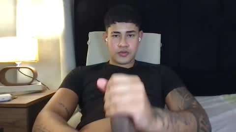 Snapshot of pablo_boston chatting on 01-05-25, 05:51 Javi online show from 01-05-25, 05:51