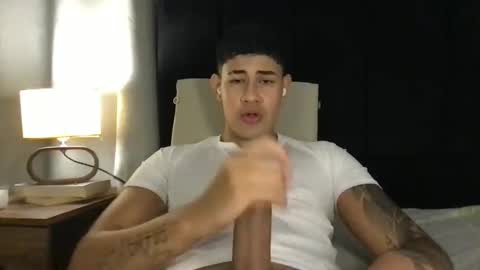 Snapshot of pablo_boston chatting on 01-06-25, 04:26 Javi online show from 01-06-25, 04:26