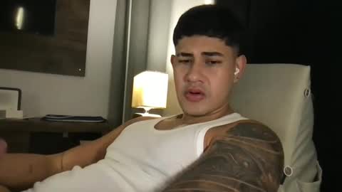 Snapshot of pablo_boston chatting on 01-16-25, 04:49 Javi online show from 01-16-25, 04:49