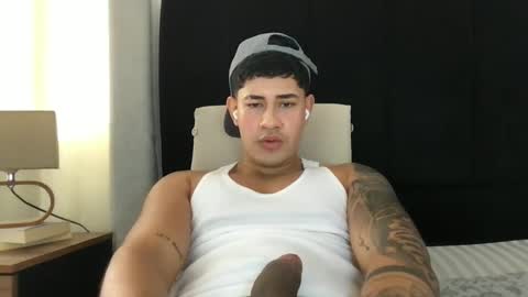 Snapshot of pablo_boston chatting on 02-12-25, 09:22 Javi online show from 02-12-25, 09:22