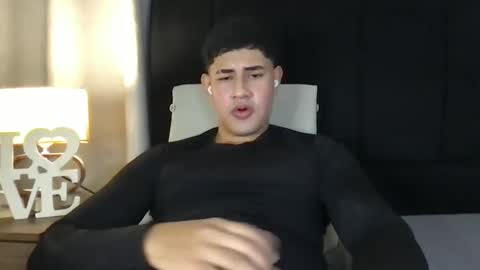 Snapshot of pablo_boston chatting on 02-15-25, 01:21 Javi online show from 02-15-25, 01:21