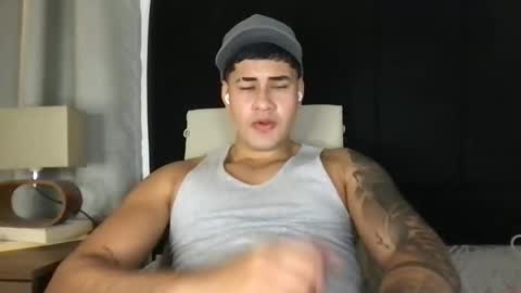 Snapshot of pablo_boston chatting on 02-19-25, 05:27 Javi online show from 02-19-25, 05:27