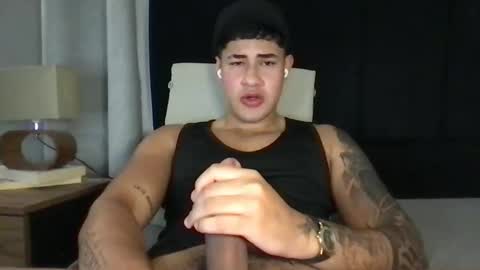 Snapshot of pablo_boston chatting on 02-21-25, 04:29 Javi online show from 02-21-25, 04:29