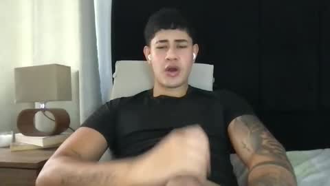 Snapshot of pablo_boston chatting on 02-21-25, 09:43 Javi online show from 02-21-25, 09:43