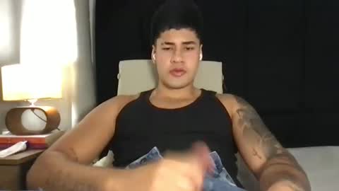 Snapshot of pablo_boston chatting on 03-09-25, 07:23 Javi online show from 03-09-25, 07:23