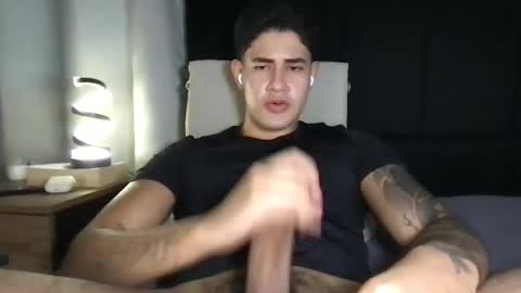 Snapshot of pablo_boston chatting on 09-10-25, 10:32 Javi online show from 09-10-25, 10:32